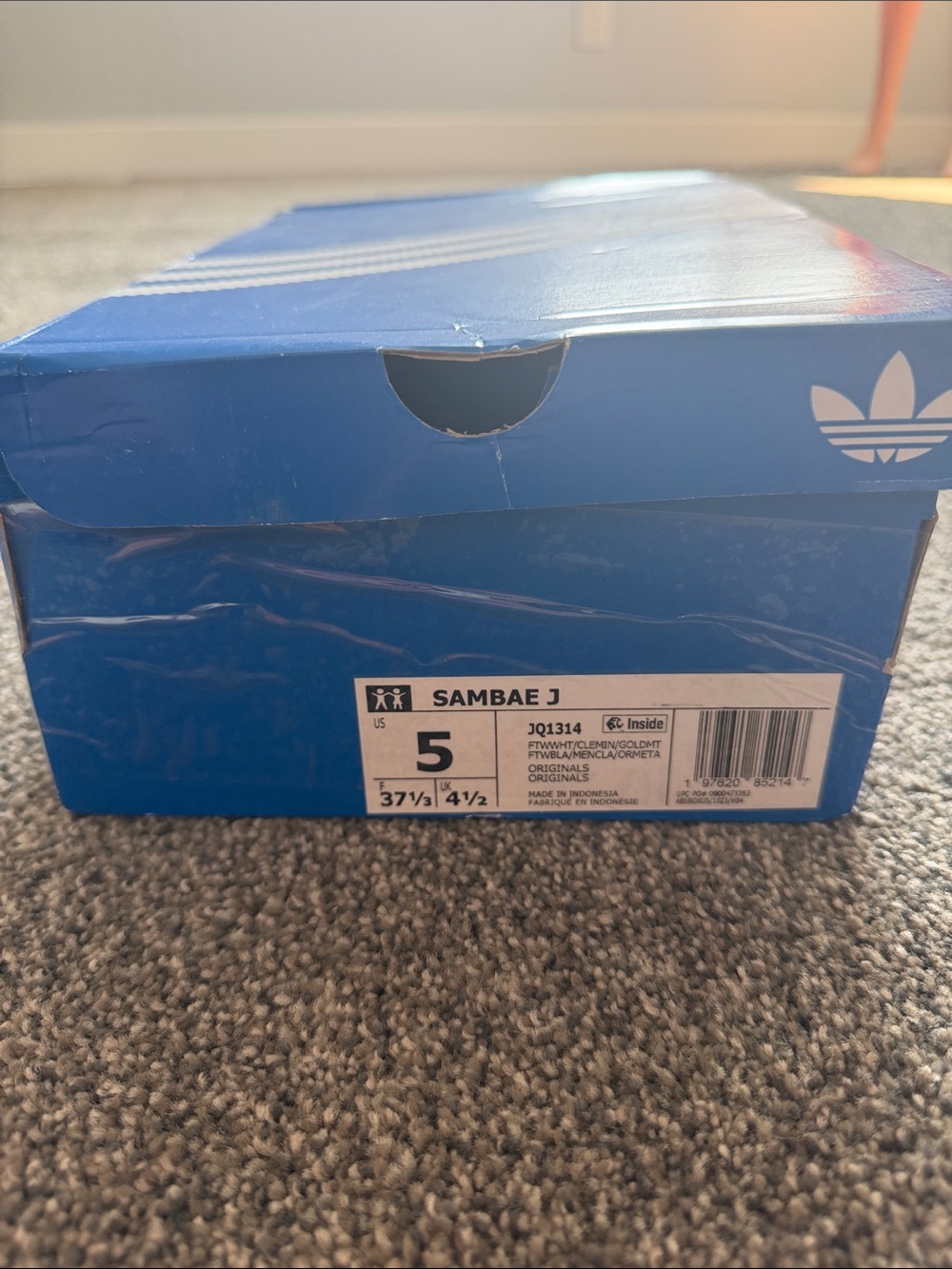 adidas Samba Sneakers in White & Mint Green. Unisex kids 5. Or women’s 6 - Picture 9 of 10